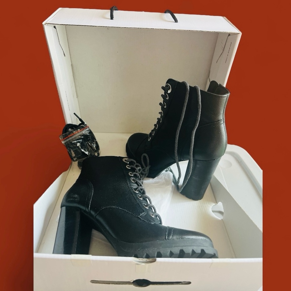 ALDO; Victorian Black Leather Lace-up Boots; sz 8 - Picture 3 of 10